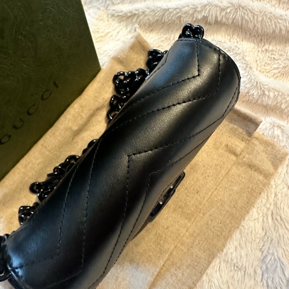 BRAND NEW GUCCI belt bag. Use as a clutch, short crossbody or shoulder bag - Picture 4 of 13